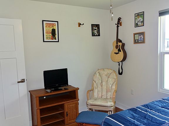 3rd image of 109 Fairmeadow Way