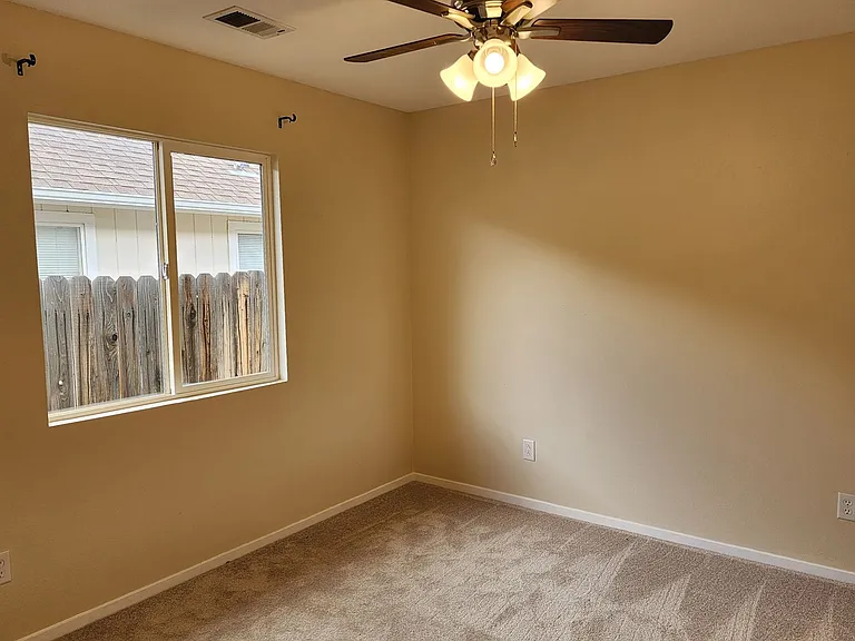 1435 Honey Locust Ave — Photo 16
