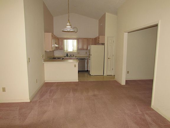 3rd image of 1403 Sunningdale Ln. #Island Green South