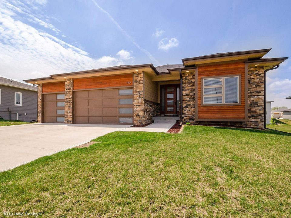 1st image of 760 NE Dartmoor Dr