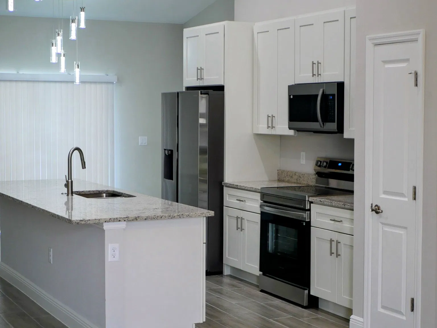 4 bed, 1826 sqft, $2,600 — Photo 4