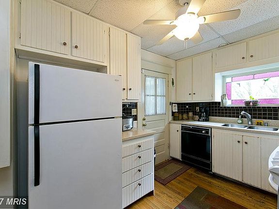 3rd image of 260 Parkway St