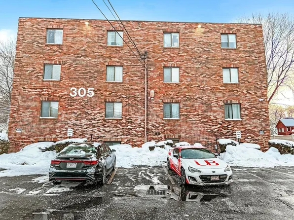 305 Riverside Ave APT 24, Medford, MA 02155