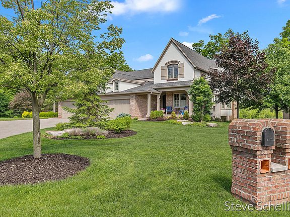 3rd image of 9 Peartree Ln NE #2