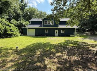 7841 Teahen Rd, Brighton, MI 48116