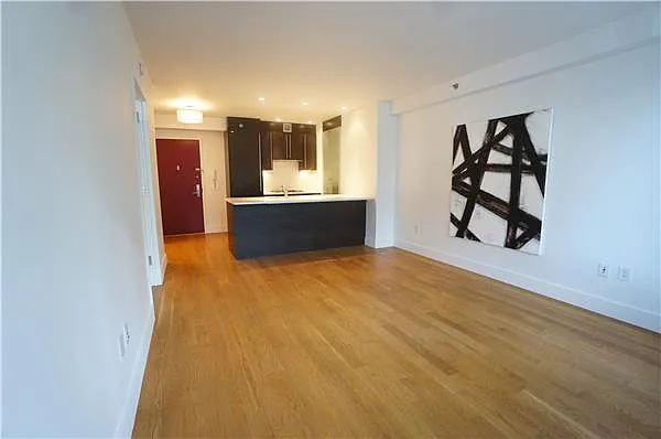 464 W 44th St APT 2E photo 1