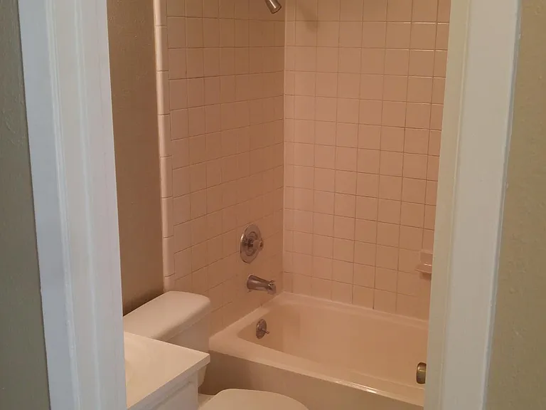 11921 Sunhillow Bnd #B — Photo 4