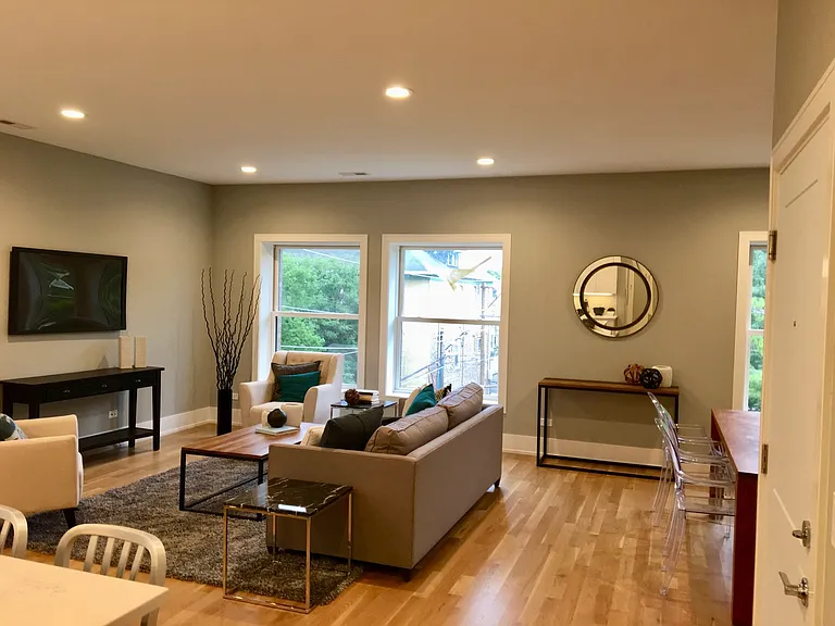 1515 W Sunnyside Ave #2W — Photo 2