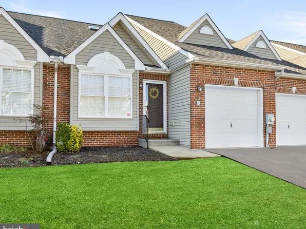 240 W Red Lion Dr, Bear, DE 19701