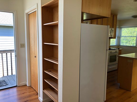 Entry/Pantry, Kitchen