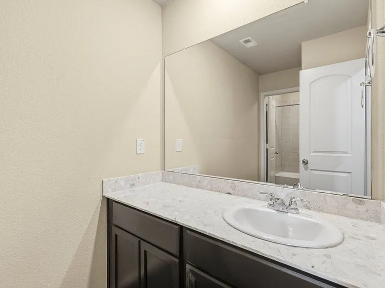 6131 Carpenters Cove Ln — Photo 26