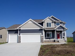 2112 NW Reinhart Dr, Ankeny, IA 50023