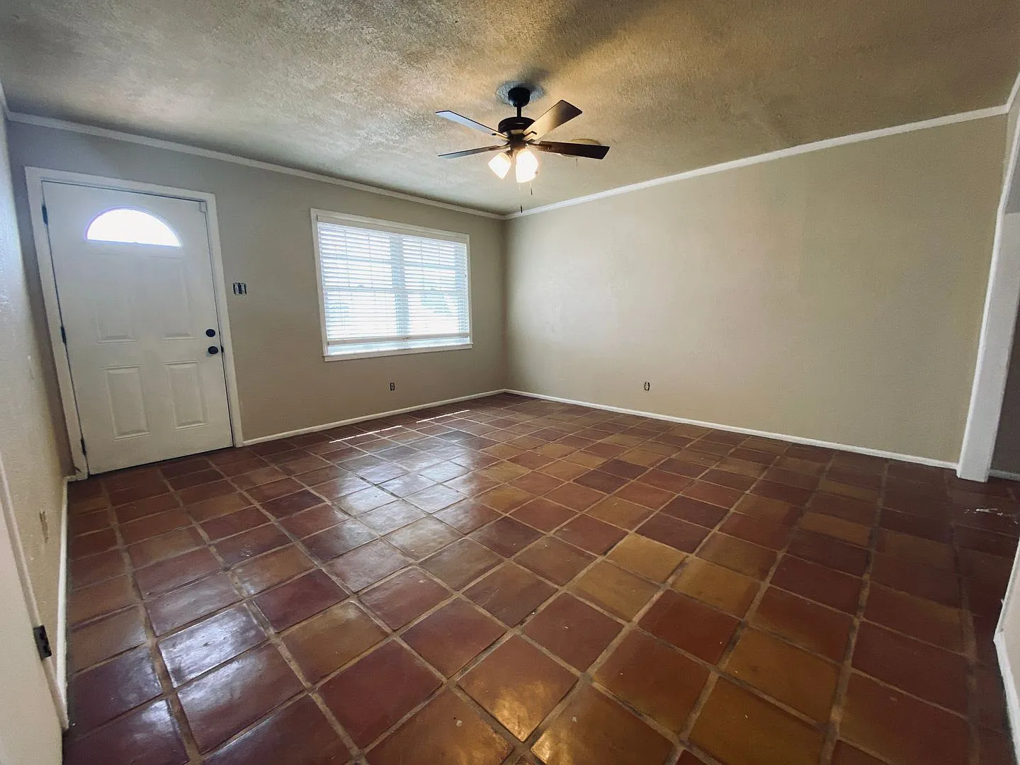 3 Bedroom Home in Great Location — Photo 2