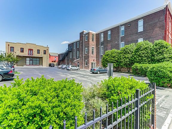 212-208 E Leigh Building