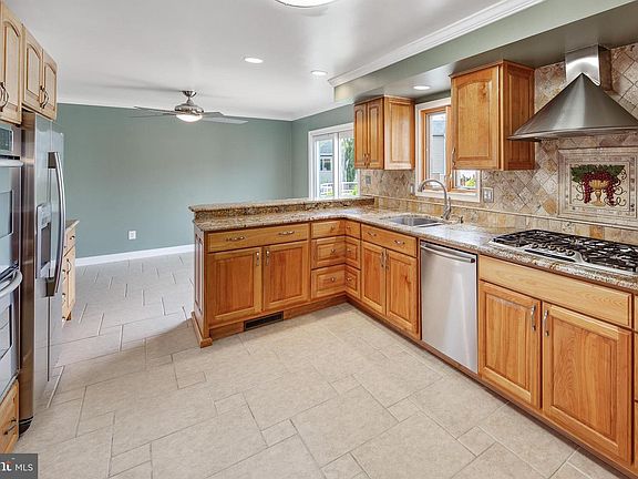 2nd image of 230 Tinsley Ct