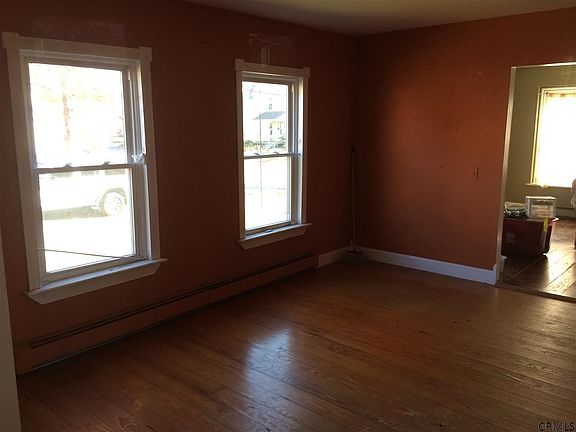 4th image of 25 Academy St
