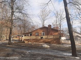 4112 E Pine Ridge Dr, Bushkill, PA 18324