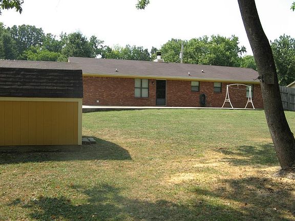 Back w/large patio