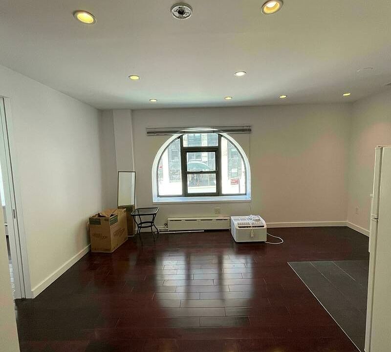 1st image of 262 W End Ave Lobby B