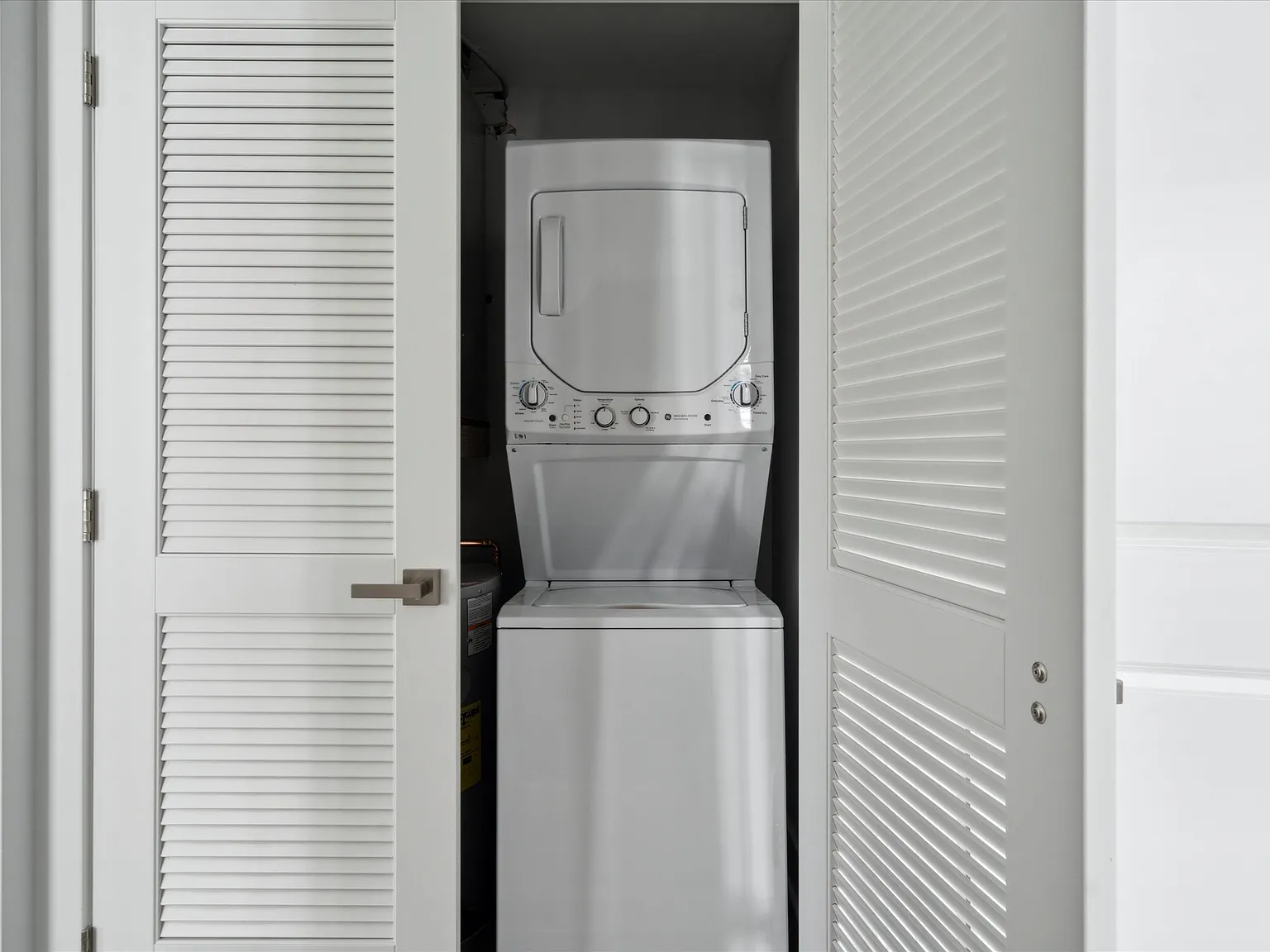 2 bed, 700 sqft, $1,600 — Photo 2