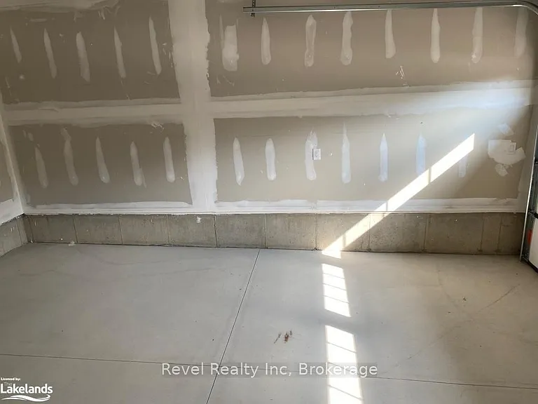 1050 Wright Dr — Photo 17