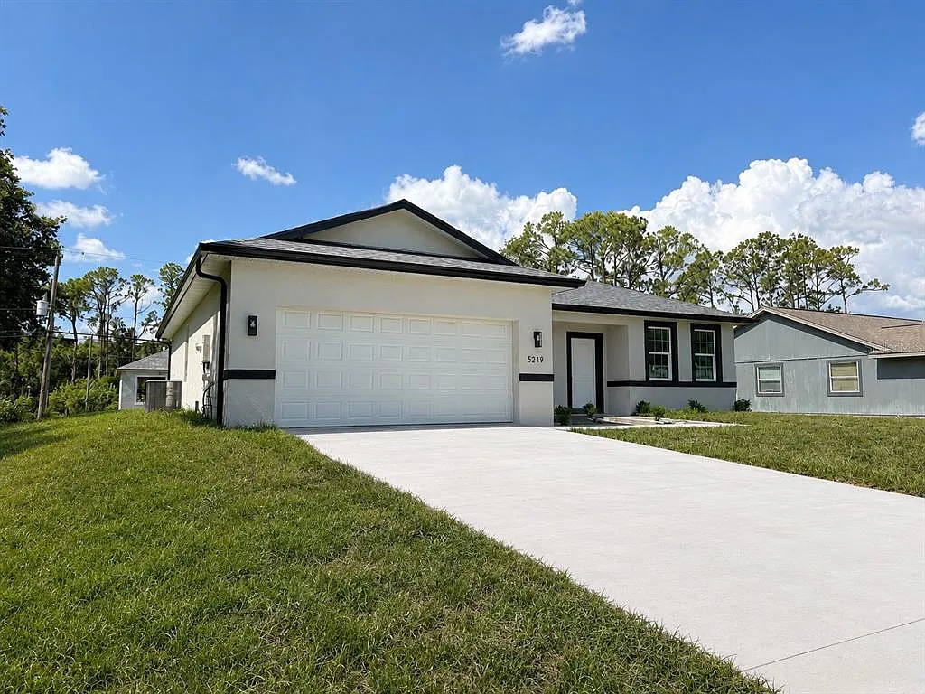 4 bed, 3.0 bath, 1754 sqft, $2,495 — Photo 2