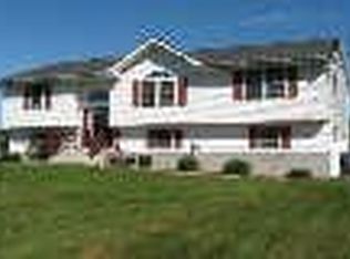 4 Favino Dr, Wallkill, NY 12589