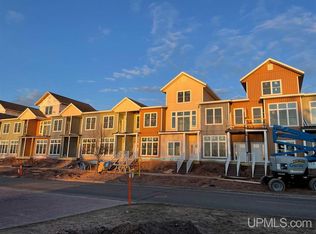 780 S Lakeshore Blvd, Marquette, MI 49855