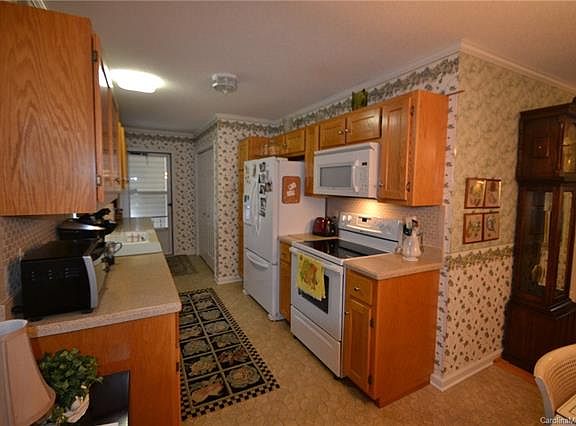 4th image of 3033 26th Street Ln NE