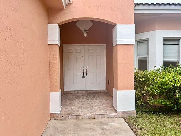 5th image of 707 SE 14TH Avenue