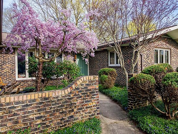 2nd image of 4258 Laurel Dr