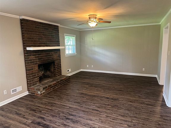 4th image of 2806 Garrett Dr