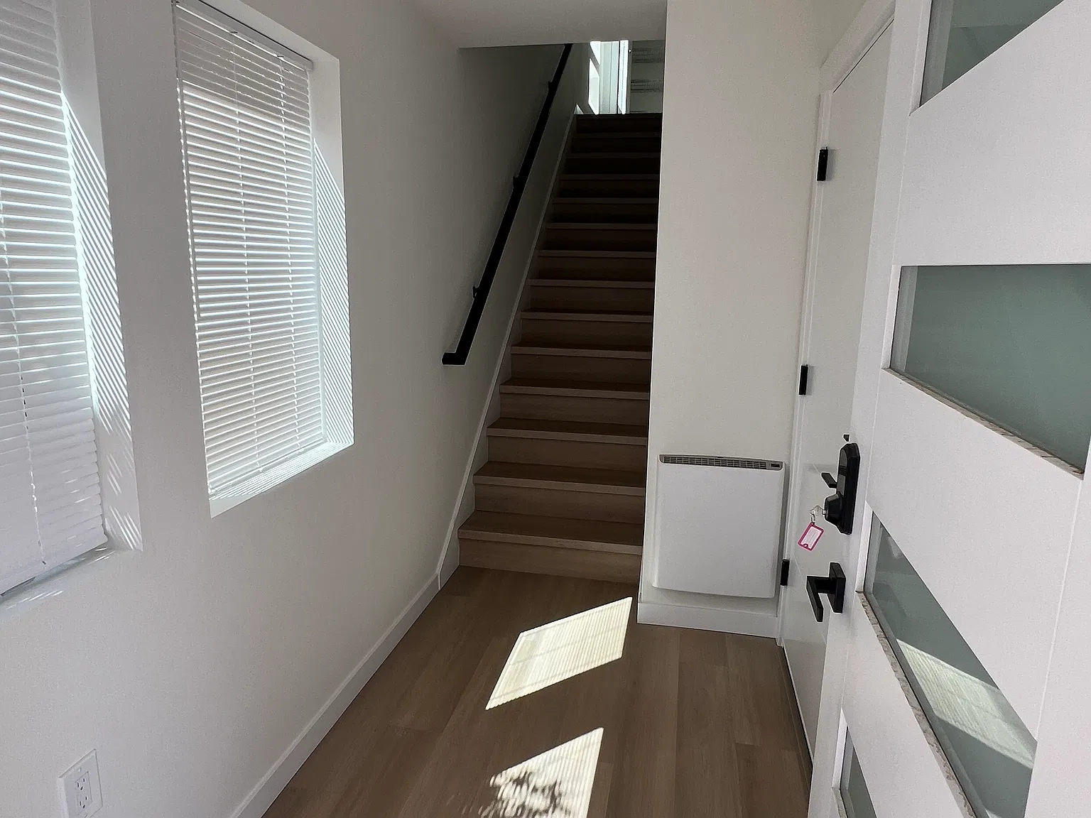 3 bed, 3.5 bath, 2000 sqft, $3,700 — Photo 2