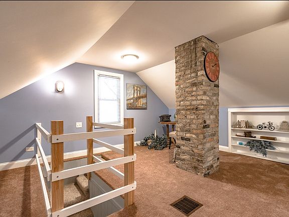 5th image of 2717 W 89th St