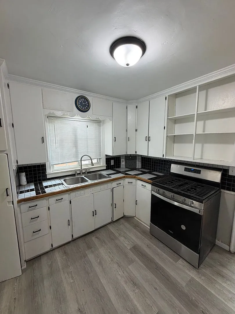 Beautifully Remodeled 3-Bedroom Home (section 8 approved) — Photo 4