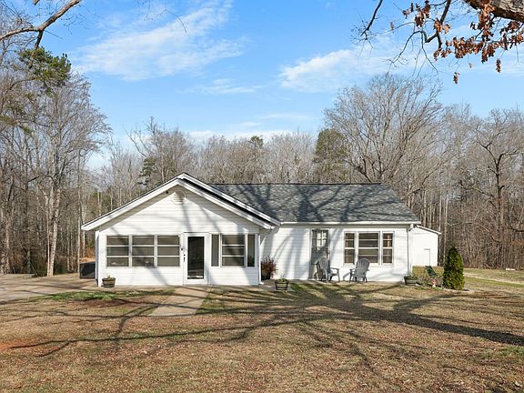 2nd image of 303 Horse Creek Rd