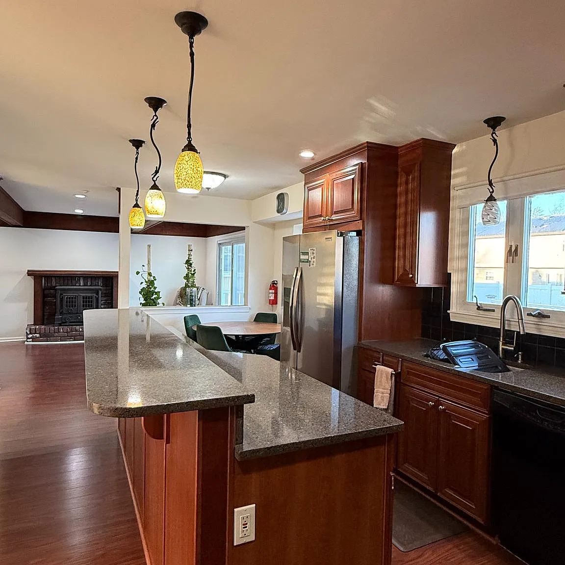 4 bed, 3.5 bath, 2250 sqft, $3,700 — Photo 2