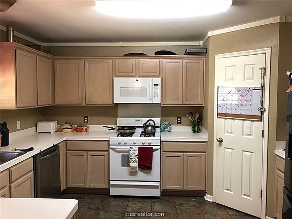 5th image of 3717 Meadow View Dr