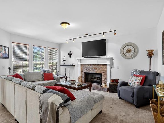 4th image of 235 Elmbrook Ln