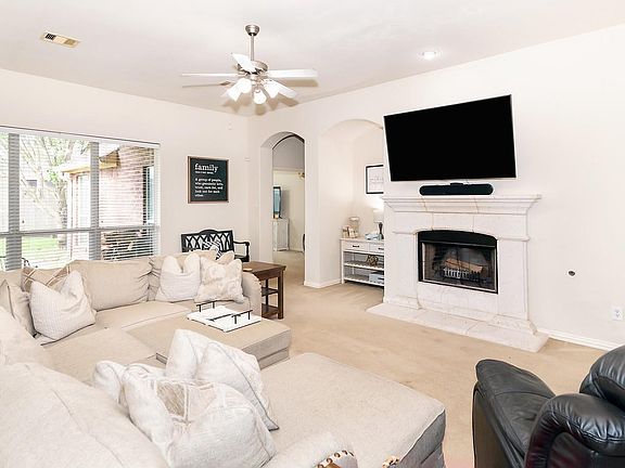 3rd image of 2110 Canyon Lake Dr