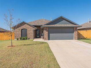 1113 S Blackjack Ln, Mustang, OK 73064