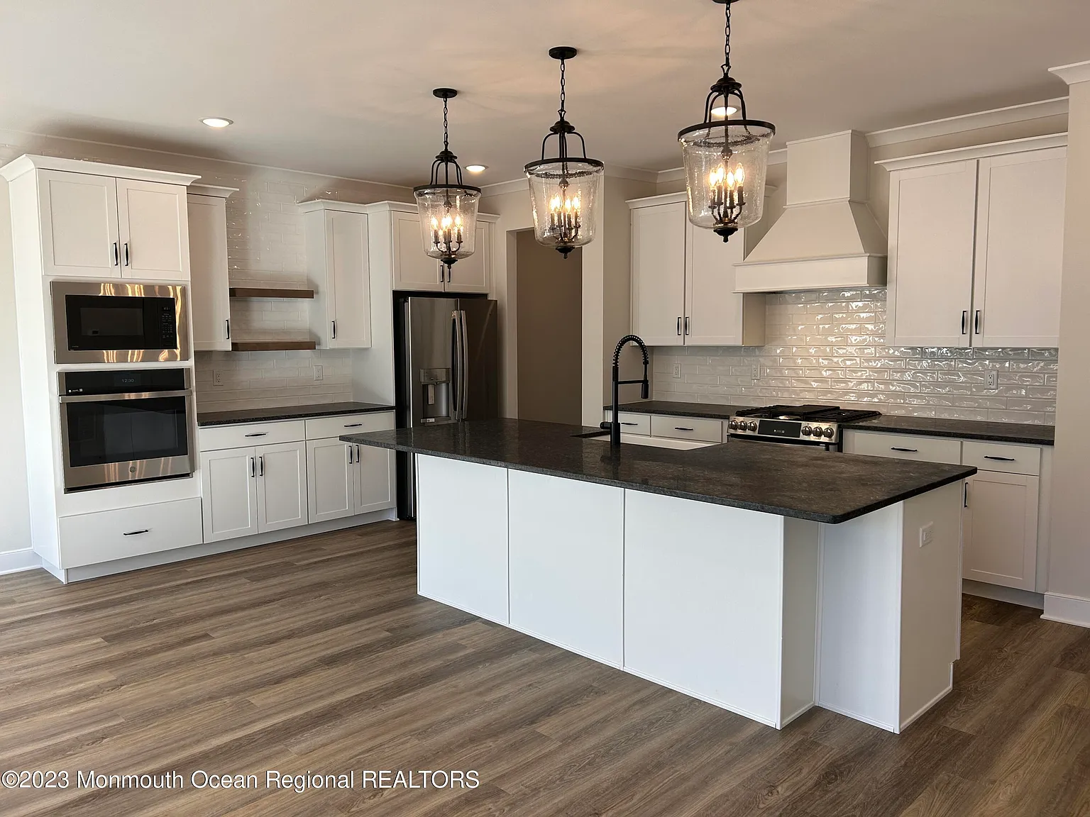 3 bed, 3.5 bath, 2346 sqft, $5,500 — Photo 2