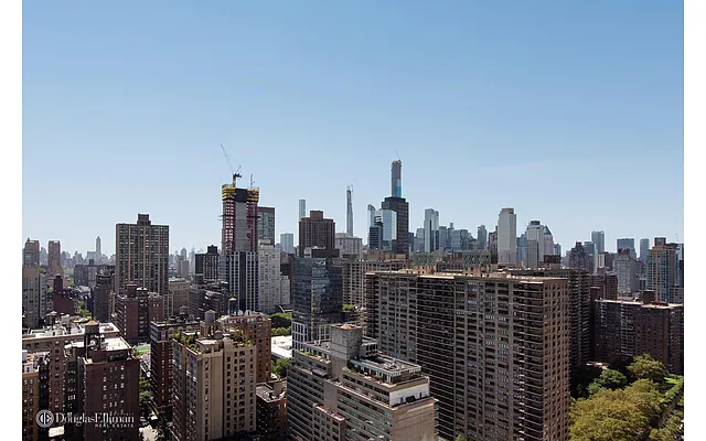 Rented by Douglas Elliman | media 24