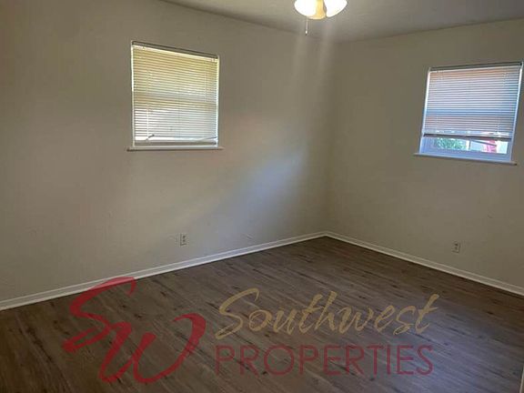 5th image of 2410 Holly St