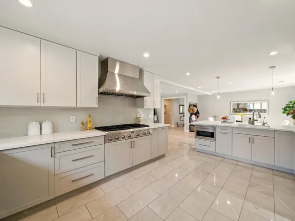 660 Giralda Dr, Los Altos, CA 94024