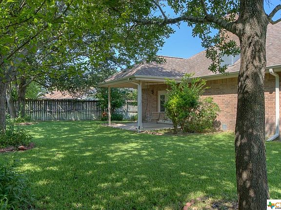 2nd image of 927 Queens Dr