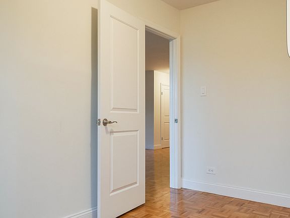 4th image of 388 Saint Johns Pl #16