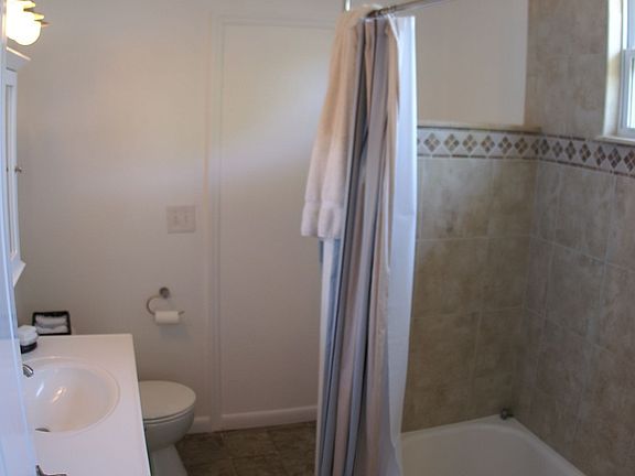 5th image of 203 E Melbourne Ave