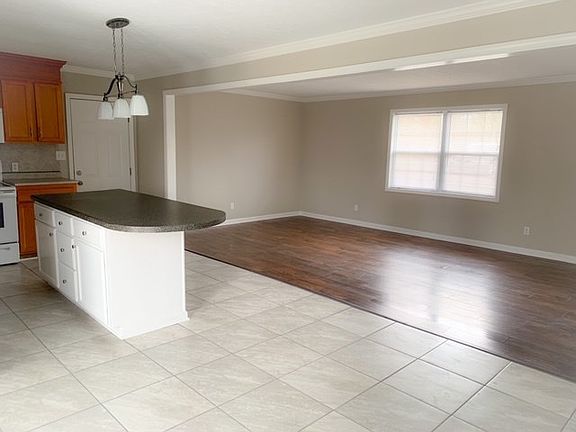 3rd image of 1300 Eastview Dr