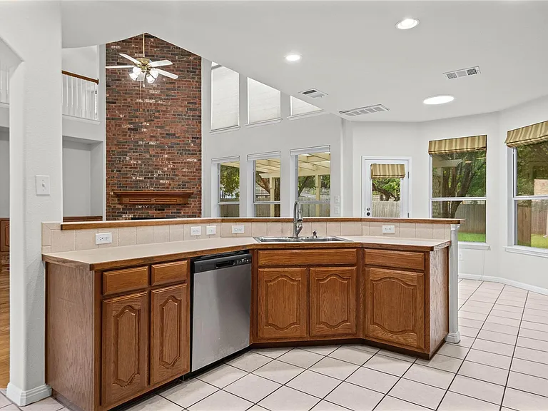 10700 Pointe View Dr — Photo 11